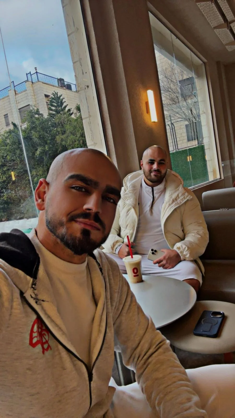 محمد شريم خلال لقاء مهني مرتبط بأعمال التصميم والإدارة الهندسية في Bluetix Engineering